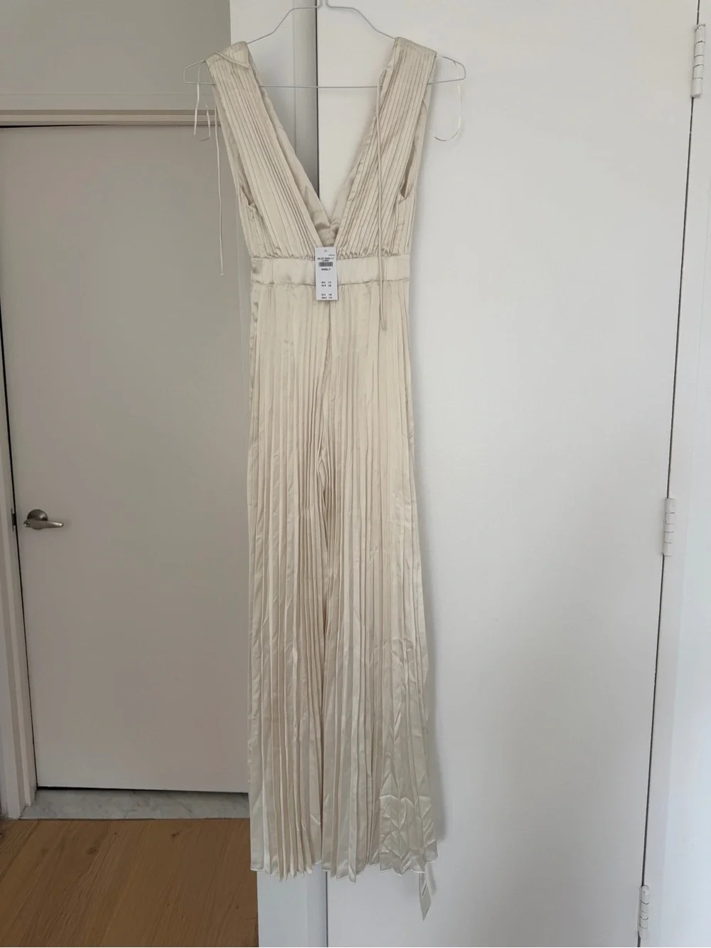 Abercrombie & Fitch Ivory Pleated V‑Neck Maxi Dress jumpsuit
